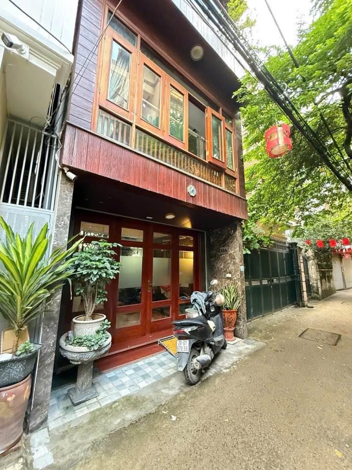 Nhà 5 Tầng Lạc Long Quân, ô tô 16 chỗ phi vù vù, nội thất nhập khẩu, spa tại gia