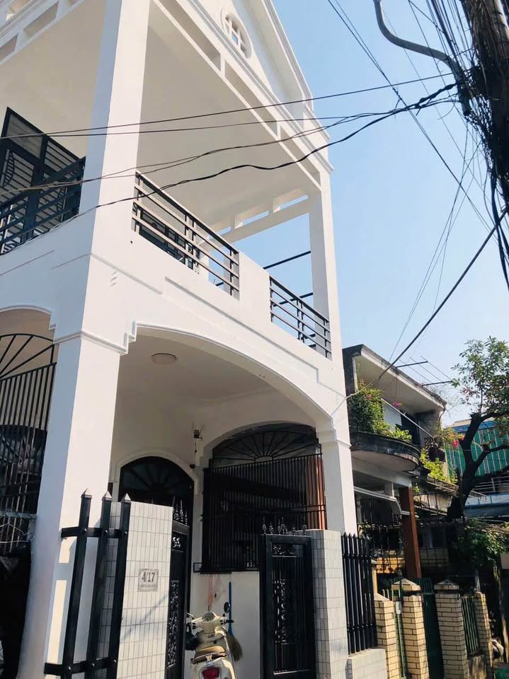 Nhà 2 tầng nằm trong kiệt 53 Đào Tấn, thông ra kiệt 65, thành phố Huế