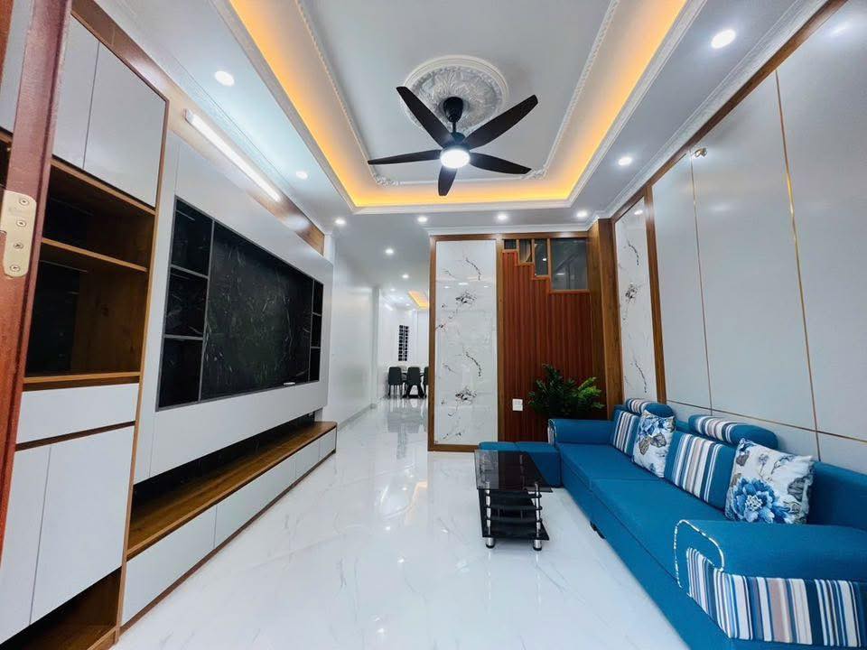 Nhà 6 tầng thang máy, góc 2 thoáng, ô tô đỗ cửa, sống sang, kinh doanh đỉnh