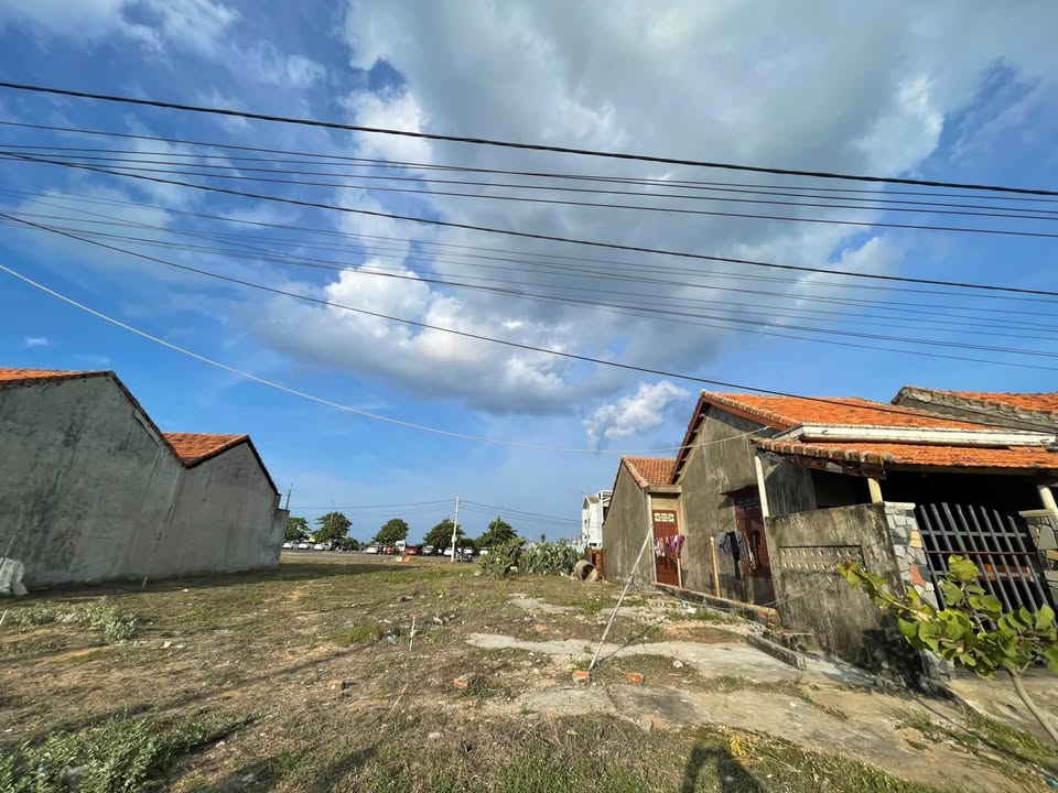 Siêu phẩm mặt tiền Phùng Trí Kiên, đối lưng biển Đông, Phú Yên