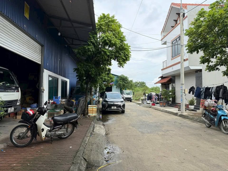 Xưởng xịn sò 157,5m² mặt tiền 10m, sẵn tiền lời, giá hời