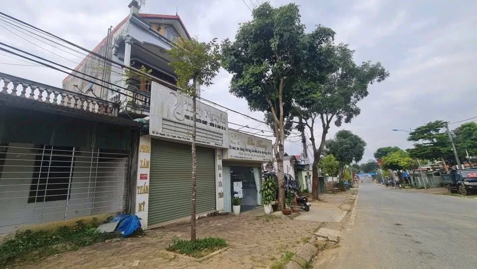 Bán đất tặng nhà 1 tầng mặt đường 4D, Lai Châu - 175m2, nở hậu