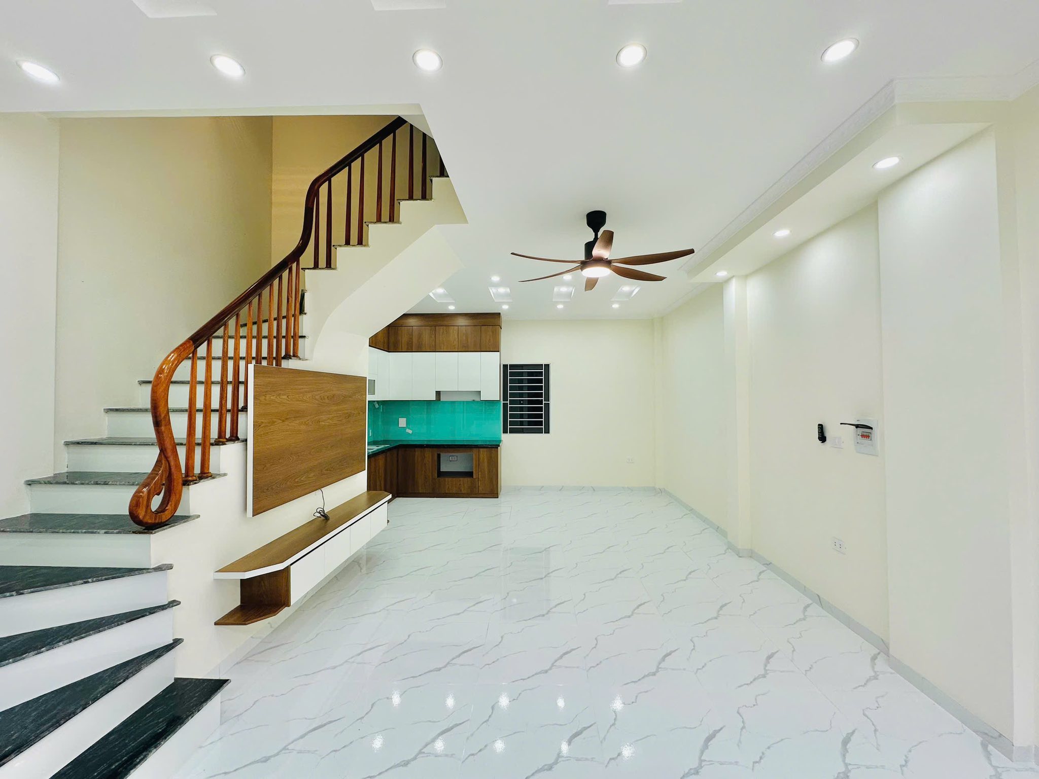 Bán nhà gấp mặt tiền 5m, 40m2, đường thông thoáng, gần Đại học Công Nghiệp, Nhổn