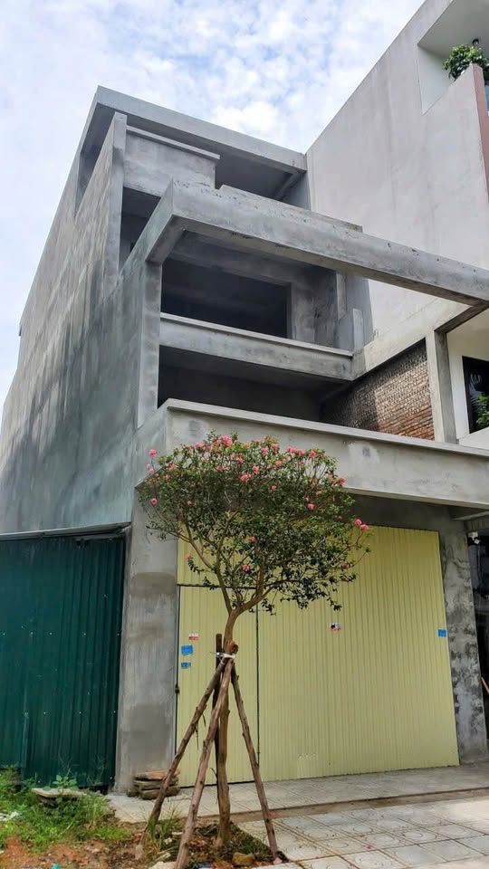 Bán nhà thô 5 tầng, 115m2, mặt tiền 5m tại Vĩnh Yên, giá 6 tỷ