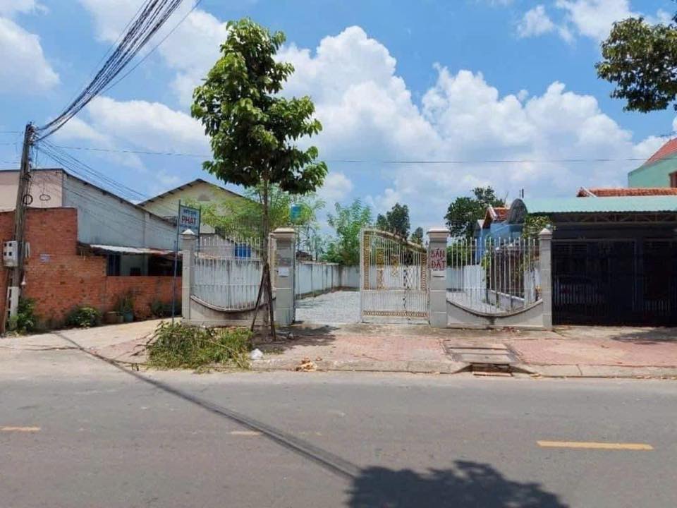 Bình Dương - Đất thổ cư 301m2, sổ hồng riêng, mặt tiền 18m, giá 420 triệu