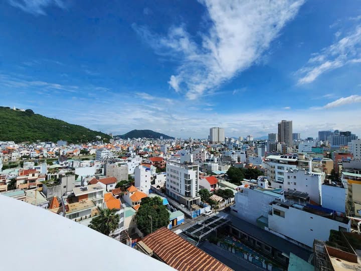 Bán căn hộ 72m² 2 ngủ đầy đủ nội thất cơ bản - Nguyễn Hữu Cảnh