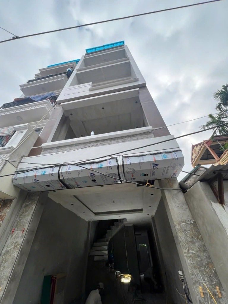 Nhà Tố Hữu ô tô vào nhà, thang máy vù vù, kinh doanh đủ thứ