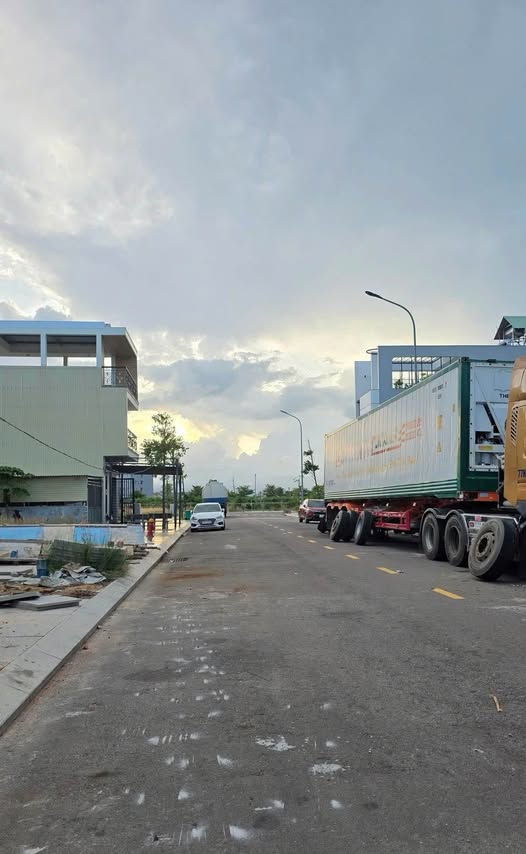 Nhà 97.5m2 mặt tiền 5m, sổ đỏ chính chủ, giá nhỉnh 1.4 tỷ ngay trung tâm An Nhơn