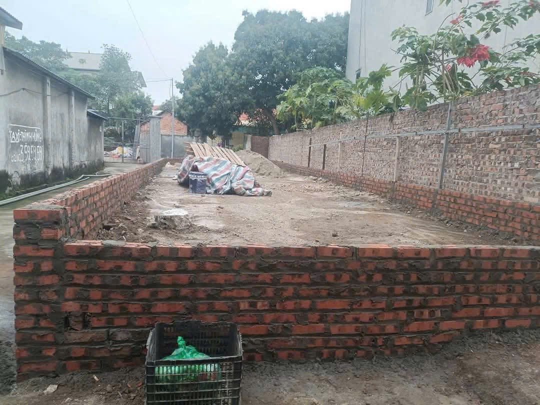 Siêu phẩm lô góc hai mặt tiền, nằm ngay trên trục kinh doanh sầm uất, sát cổng Khu công nghiệp Thăng Long 3