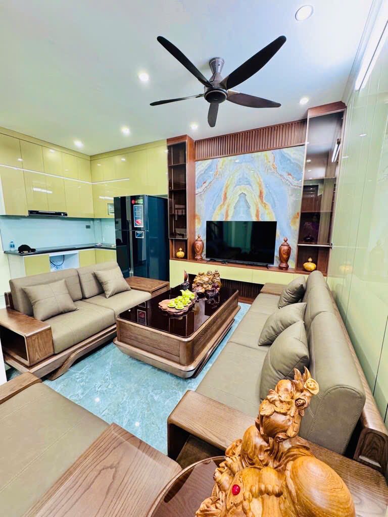 Nhà lô góc full nội thất, sân vườn chill chill, gần sông Sét 55m², 5 tầng