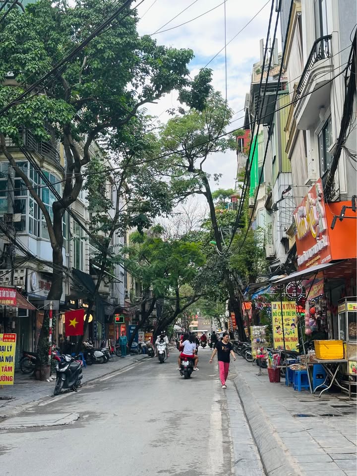 Nhà Tân Mai 35m2 x 5 tầng, mặt tiền 4,9m bề thế, sổ đỏ chính chủ