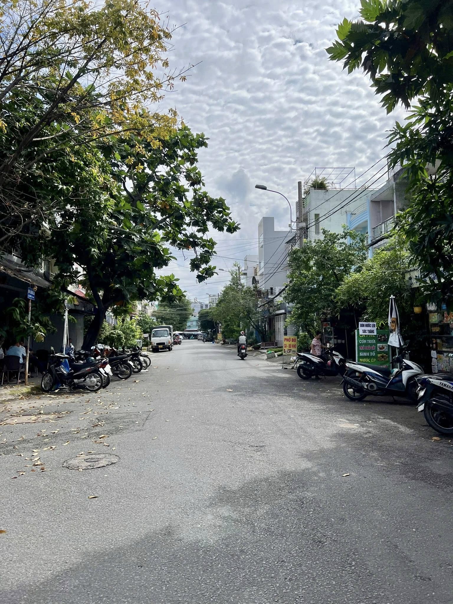 Dinh thự Cư Xá Phú Lâm A - Quận 6, 5 tầng, bê tông cốt thép, mặt tiền rộng rãi