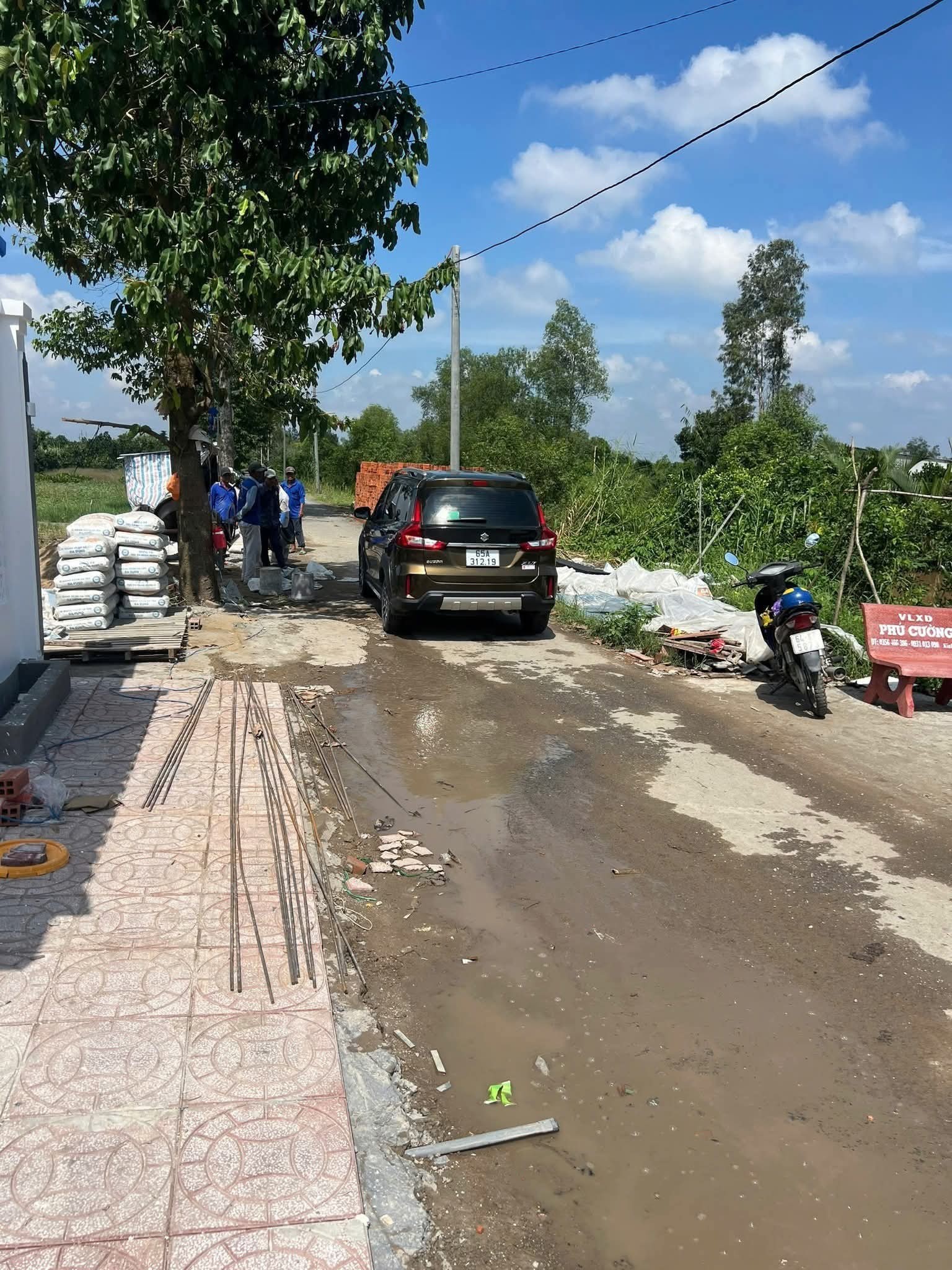 Nhà cấp 4 mới toanh, view sông mát rượi, hẻm xe hơi