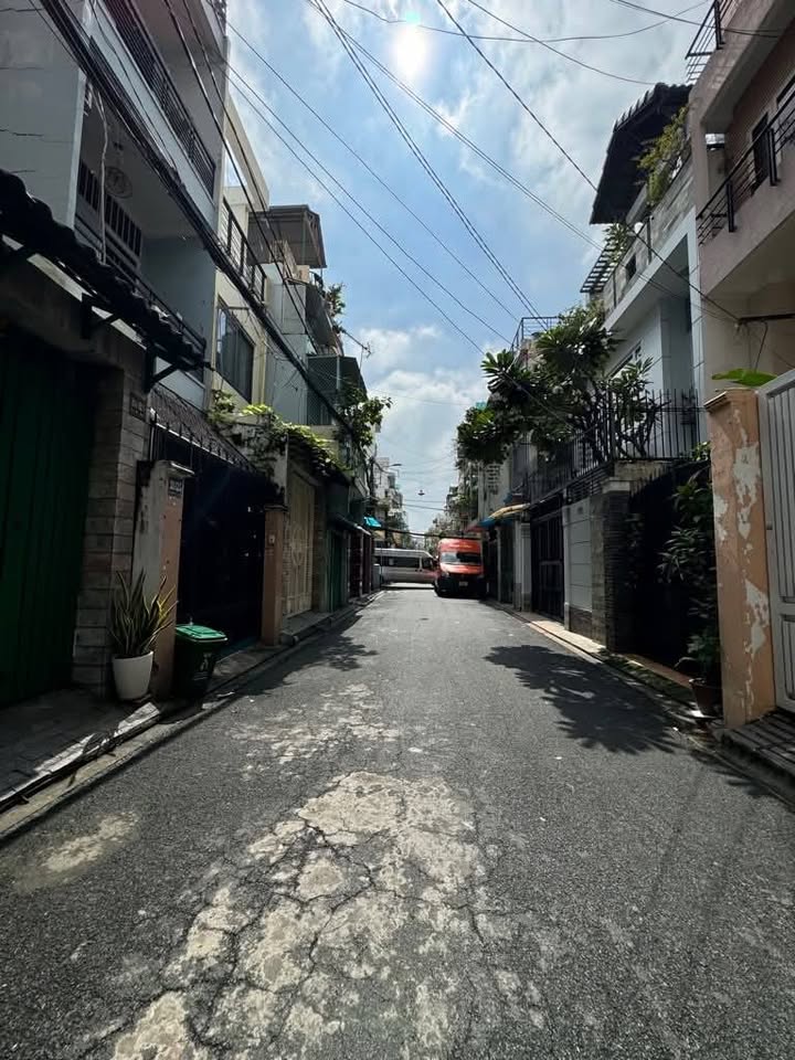 Nhà hẻm xe hơi Lê Văn Sỹ, 42m2, 3 tầng, 4 ngủ, giá 8.2 tỷ