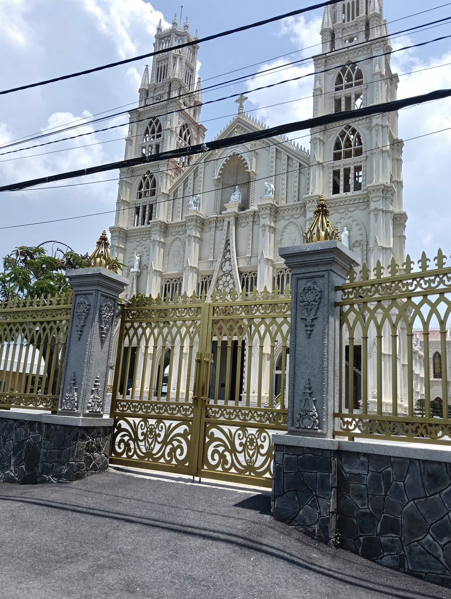 Đất vàng mặt tiền đường nhựa, gần biển, giá hời cho nhà đầu tư