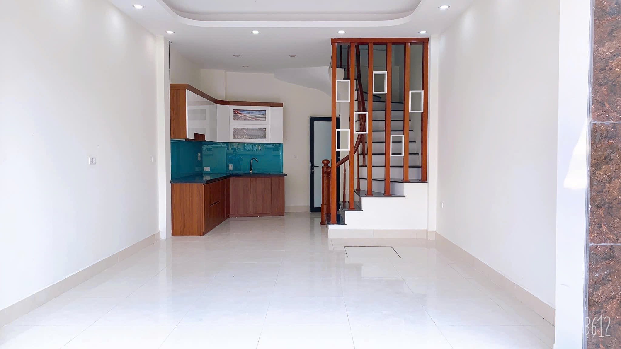 Nhà 5 tầng Thượng Cát, ô tô đỗ cổng - Giá 5 tỷ, thương lượng chính chủ