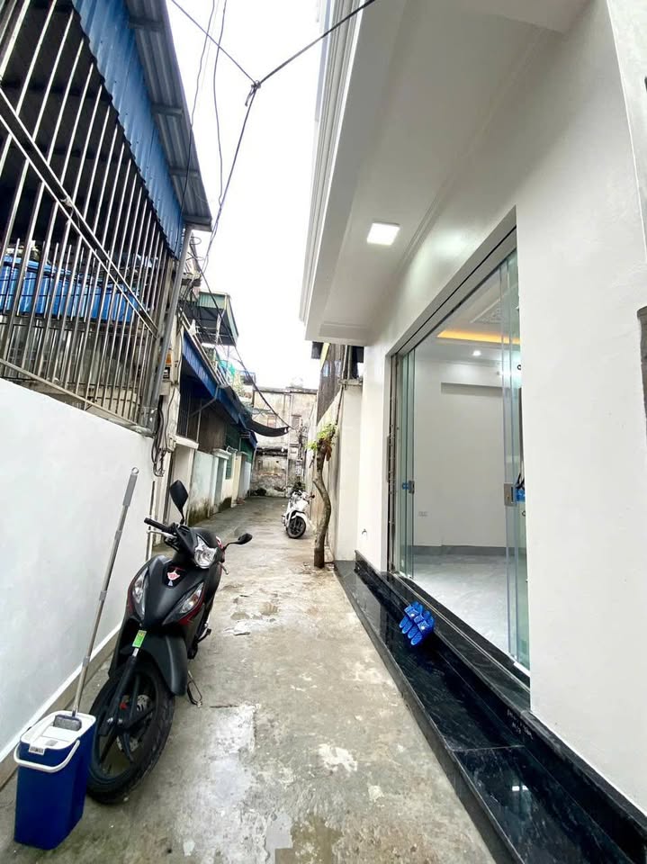 Chính chủ cần bán gấp nhà 3 tầng dân xây mới cực chắc chắn tại ngõ 26 Trần Quang Khải, thành phố Nam Định