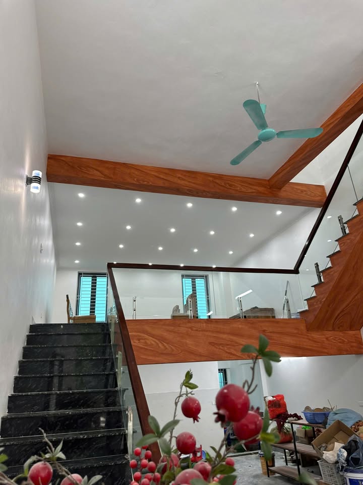 Bán nhà 2 tầng mới xây, 120m2, mặt tiền 6m, kinh doanh tốt tại Định Trung, Vĩnh Phúc