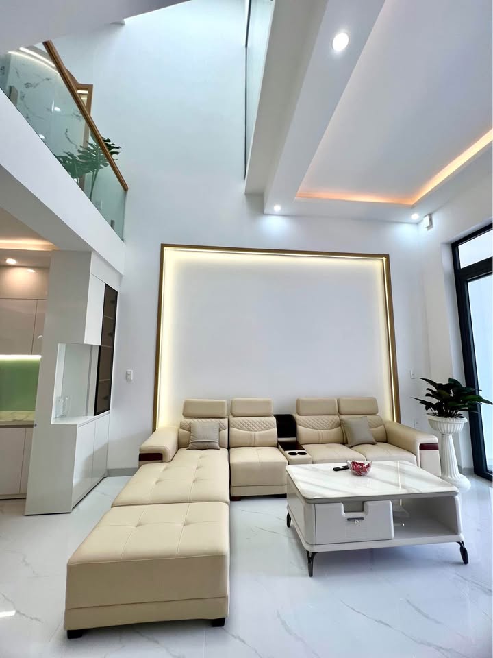 Nhà tọa lạc tại vị trí đắc địa trên mặt tiền đường Thăng Long