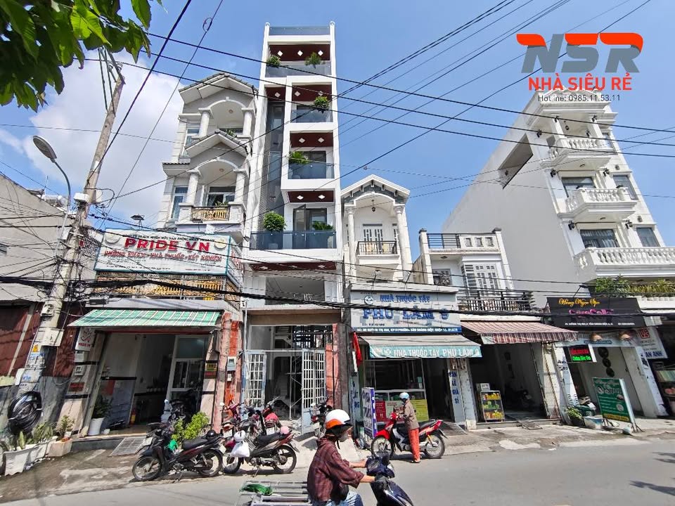 Siêu phẩm nhà mặt tiền kinh doanh Huỳnh Thị Hai, Quận 12, đang gấp rút hoàn thiện và lắp đặt nội thất cao cấp