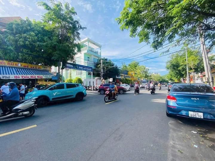 Nhà mặt tiền Xô Viết Nghệ Tĩnh - Vũng Tàu, kinh doanh sầm uất, 13 phòng đầy đủ nội thất