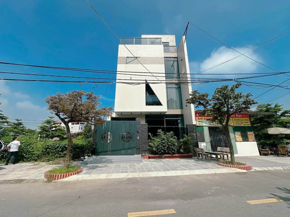 Biệt thự 142m2 Sơn Vi, ội thất xịn sò, thang máy, giá hời