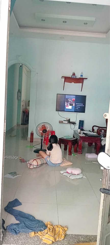 Chào bạn, mình có căn nhà cấp 4 kiên cố, sạch đẹp tại đường Võ Văn Hát, Phường Long Trường