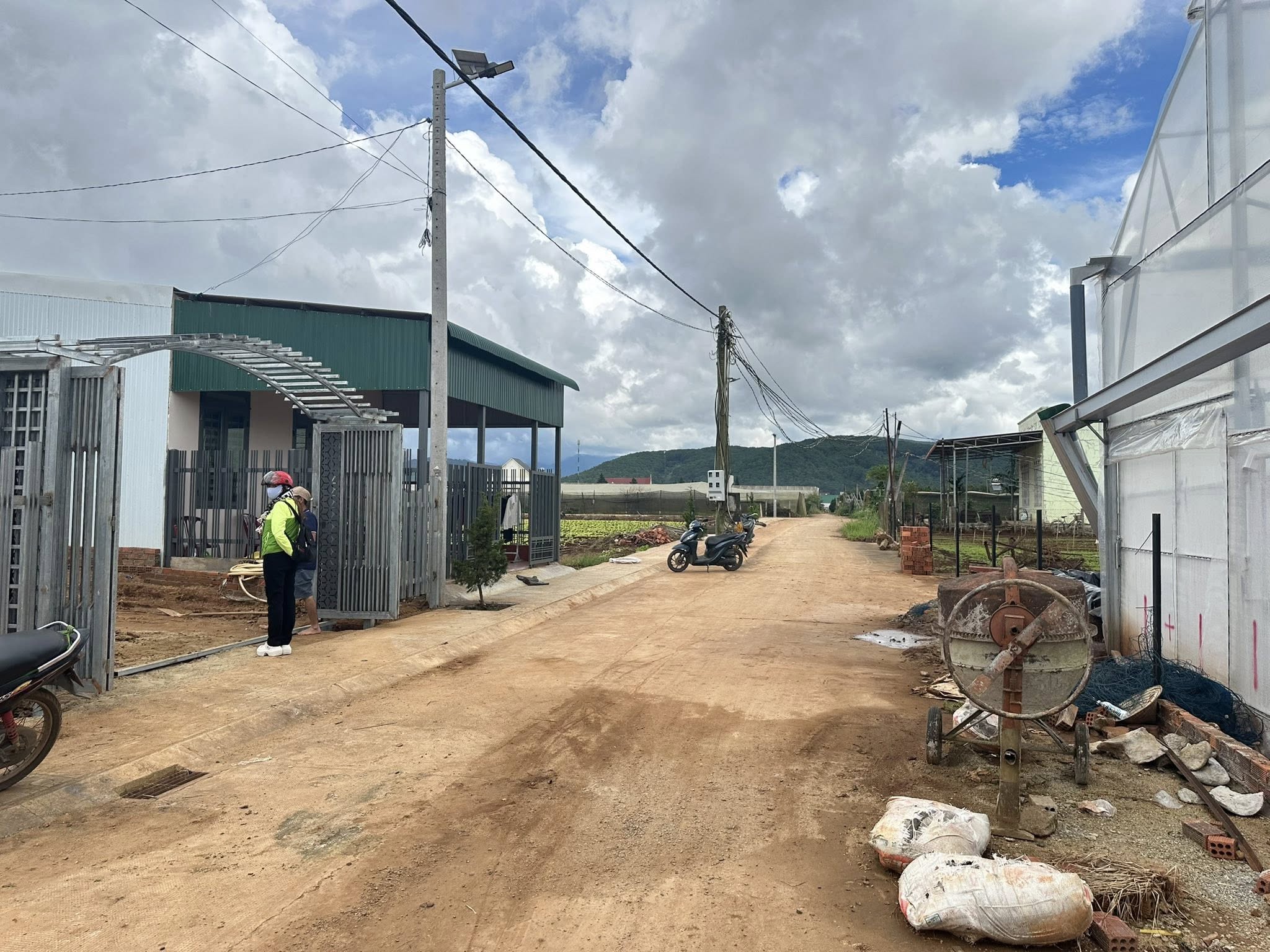 Đất Đạ Ròn xịn sò, sổ sẵn, 800 củ chốt ngay