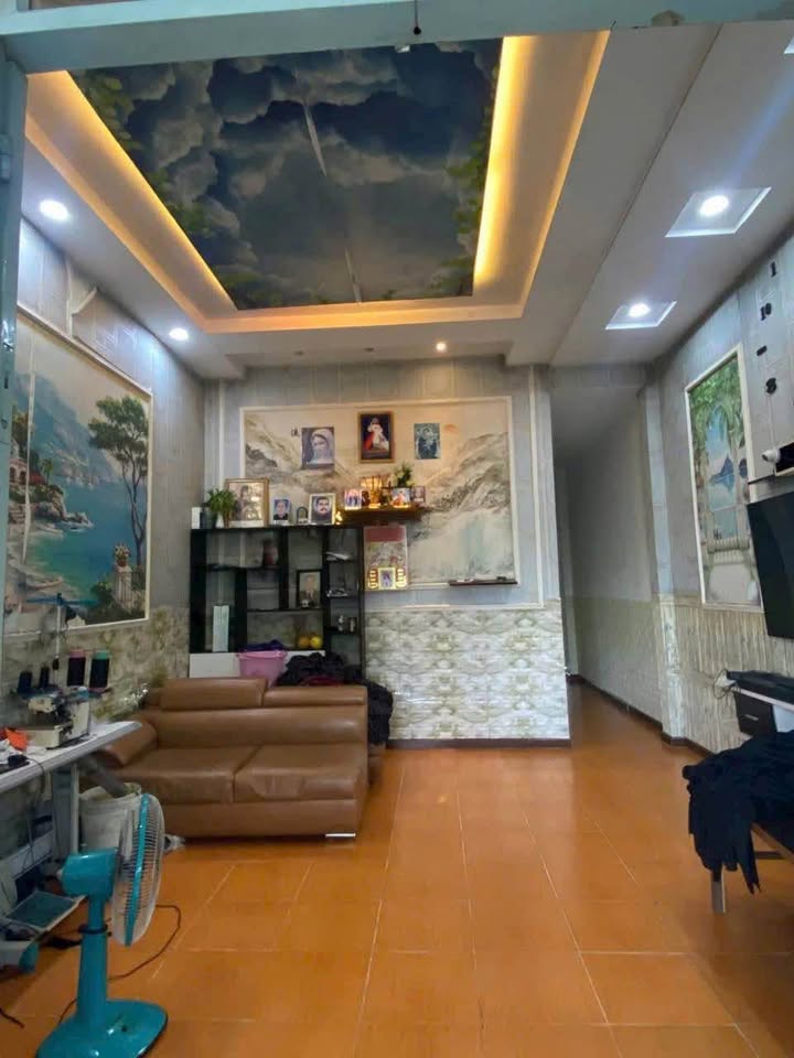 Nhà sổ riêng 4.5x30m, giá 2.7 tỷ, đường ô tô, sẵn sàng đón chủ mới