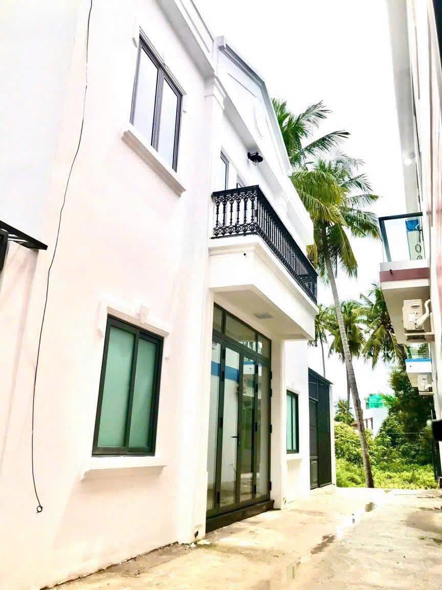 Bán biệt thự mini 2 tầng sân vườn 120m2, 2 mặt tiền tại Lương Đình Của, Nha Trang