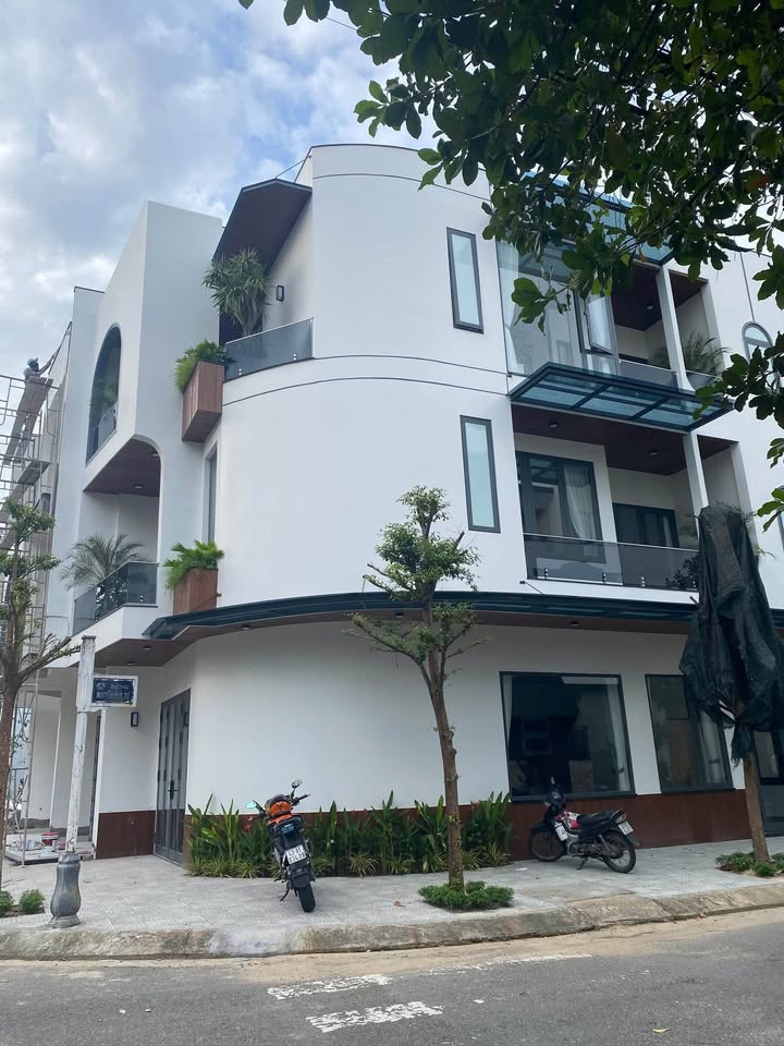 Biệt thự 2 mặt tiền Nguyễn Tất Thành, full nội thất, giá siêu yêu