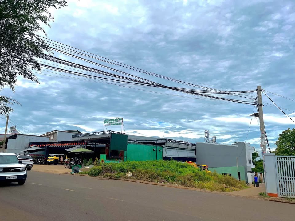 Đất vàng góc 2 mặt tiền Y Moal - Kinh doanh bạt ngàn, sổ đỏ full thổ cư