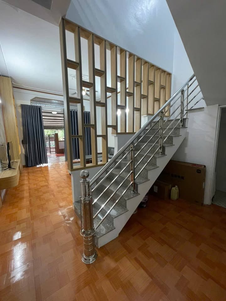 Nhà 2 tầng gần đường tròn Tân Long, mặt tiền 5m, giá chỉ 2,5 tỷ