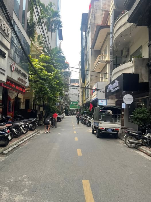 Nhà lô góc Đống Đa 45m², 5 tầng, ô tô đỗ cửa, vị trí vàng