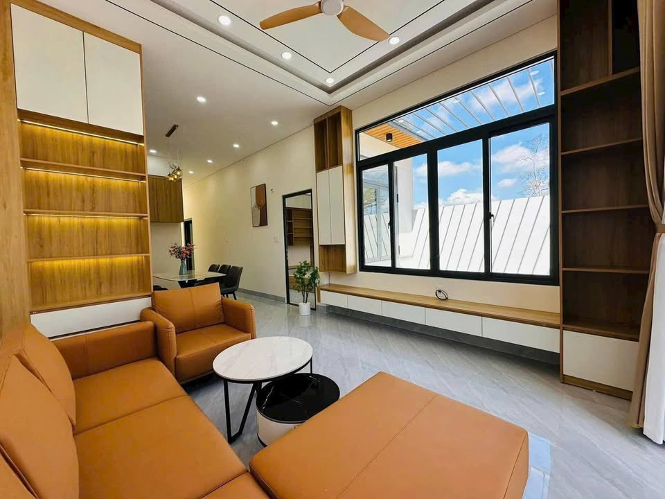 Nhà đẹp, sân đỗ ô tô, hẻm 473 Y Moan, Buôn Ma Thuột