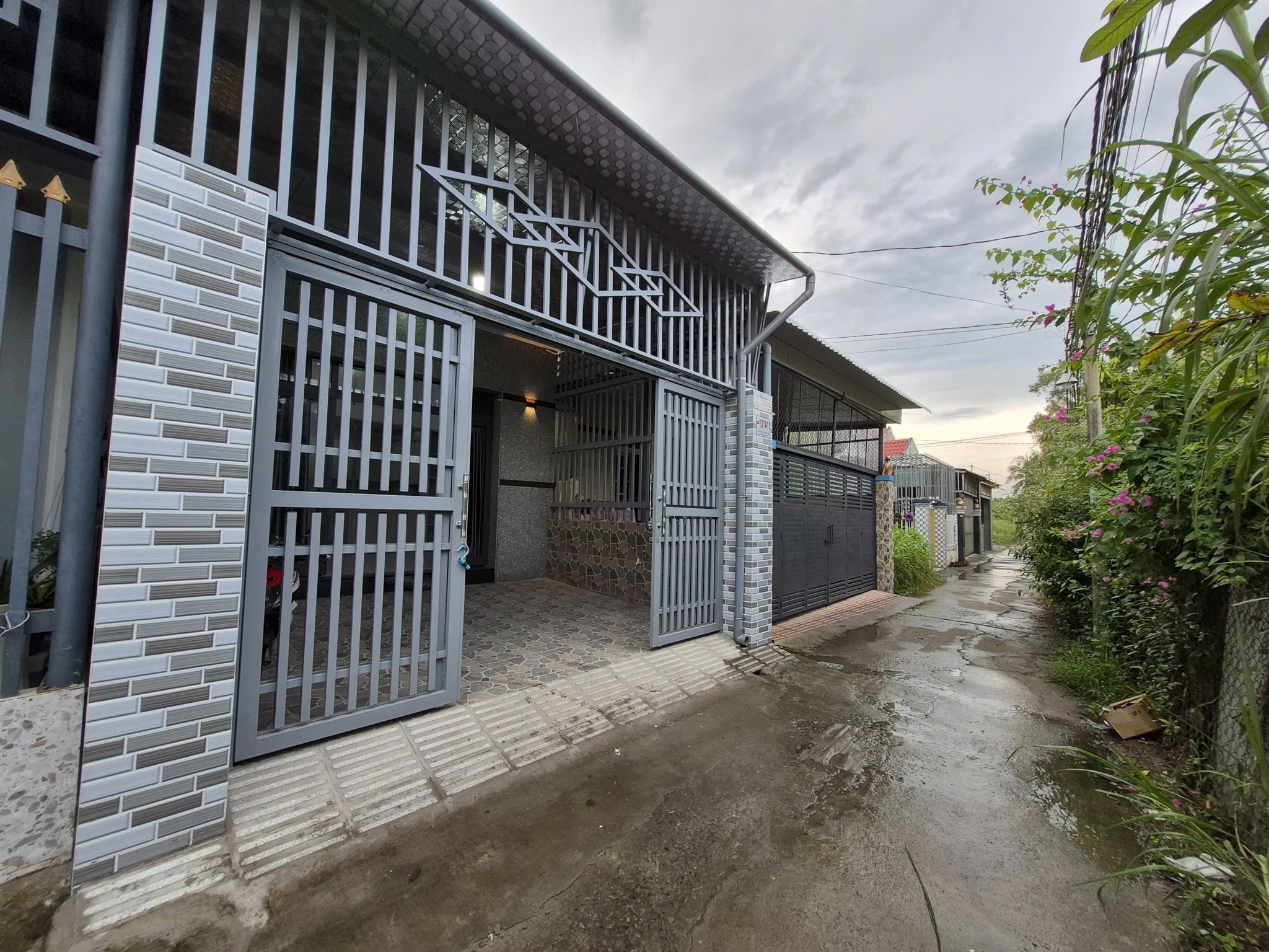 Bán nhà đẹp 1 trệt 1 lửng, 3 phòng ngủ tại Phú Tân, Bến Tre, giá 1,5 tỷ