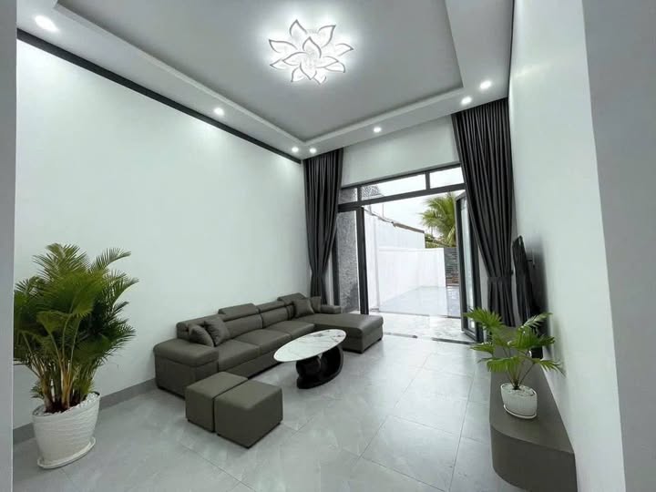 Nhà mới xây nở hậu 8m, hẻm xe hơi Êa Kao chỉ 2,45 tỷ