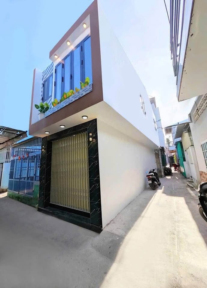 Nhà 2 tầng nở hậu chữ L, vị trí trung tâm Nha Trang - Sổ hồng hoàn công