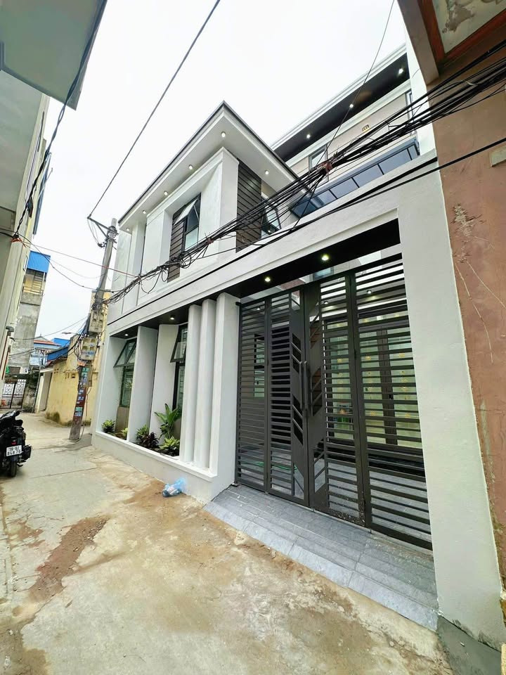 Nhà 3 tầng trung tâm thành phố Nam Định 80m2, mặt tiền 10m, giá 3,05 tỷ, đón gió Tây Nam