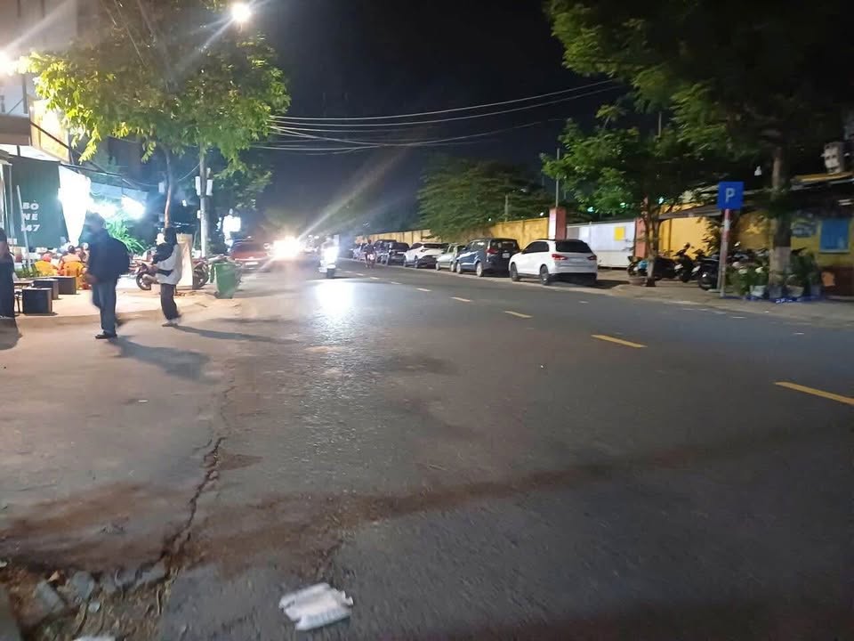 Nhà Hải Châu - 75m2 - 7 tỷ - ô tô thông, dừng đỗ ngày đêm