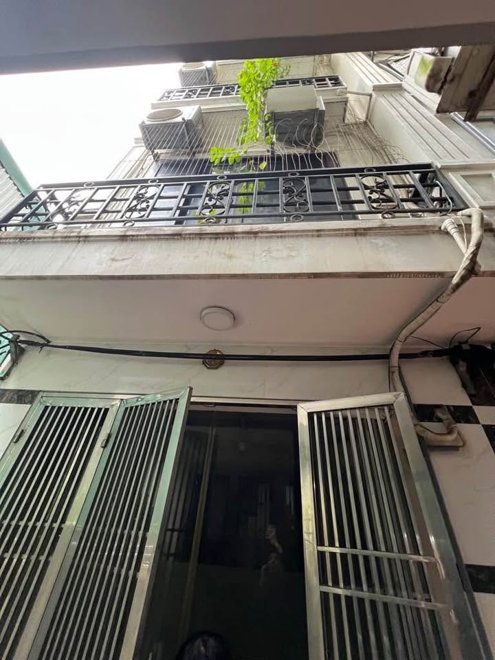 Nhà Hoàng Mai 30m2 x 5 tầng, 6 tỷ, ngõ thông ô tô