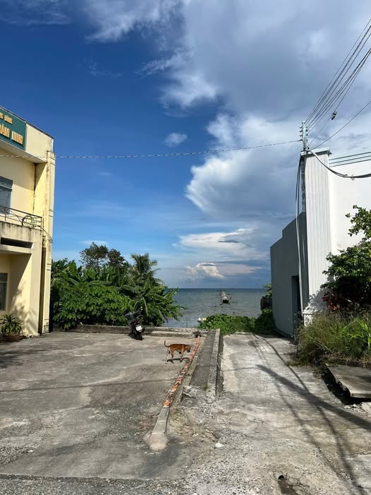 Nhà mặt tiền biển Hàm Ninh, dòng tiền 10 triệu/tháng, sổ hồng riêng