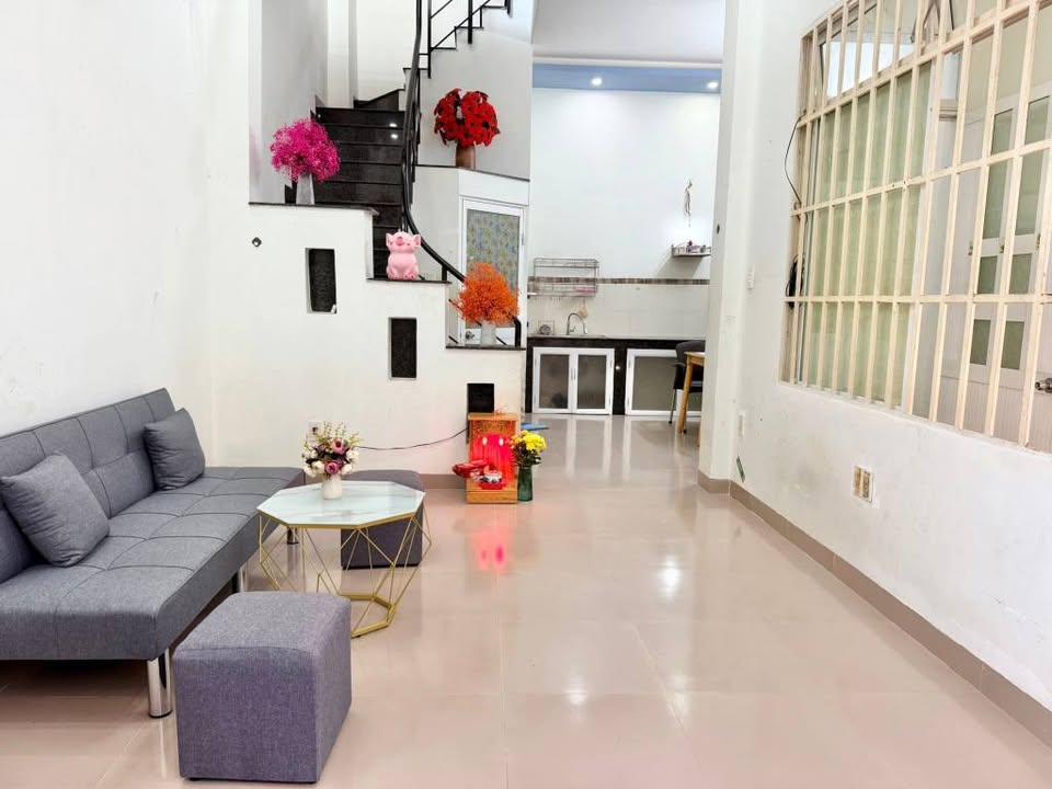 Bán nhà 1 trệt 1 lầu 2 phòng ngủ, 40m2 full thổ cư, trung tâm thành Vũng Tàu, 3,25 tỷ