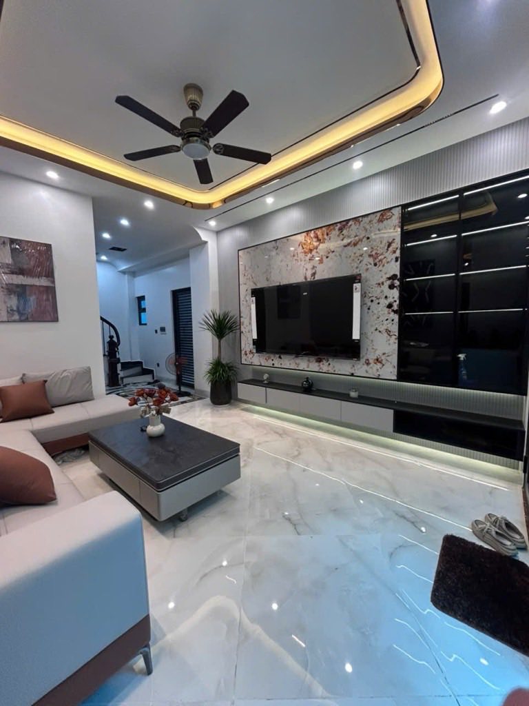 Ngôi nhà 5 tầng 3 ngủ khu Thanh Lân, Hoàng Mai - Ô tô đỗ cửa, nội thất nhập khẩu