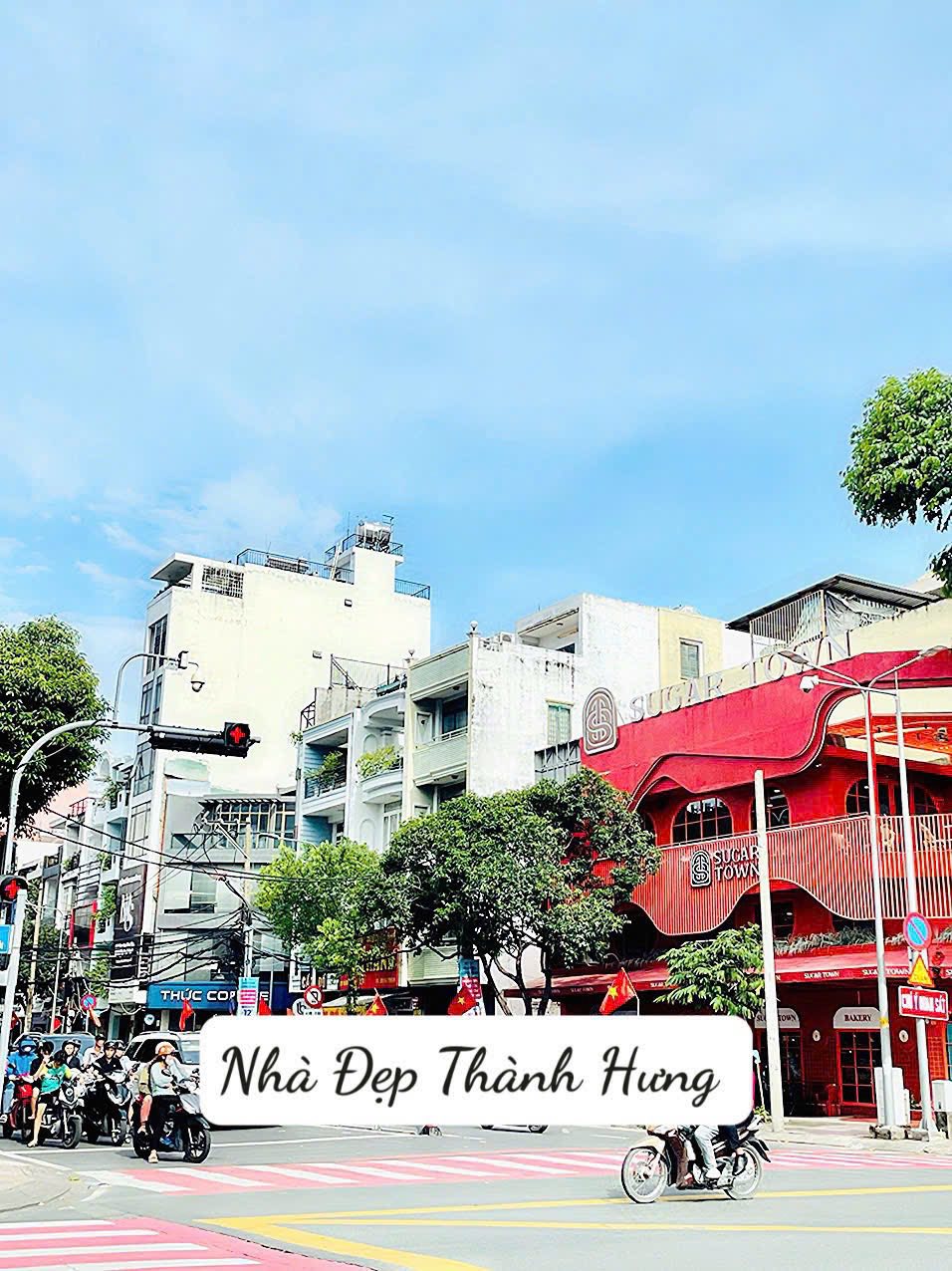 Nhà phố 4 tầng kiến trúc cổ điển, 5 phòng ngủ tại phường Khánh Hội, Quận 4