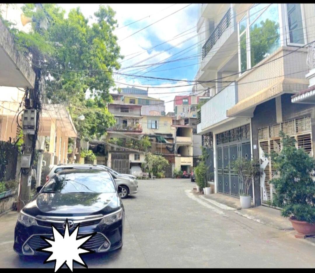 Nhà 5 tầng lung linh ngay ngã tư Giảng Võ, 2 ô tô tránh, 19 tỷ