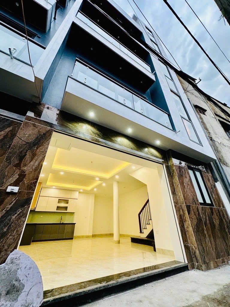 Nhà trung tâm Sài Đồng, Long Biên - 50m2, 5 tầng, full nội thất, ô đỗ cửa