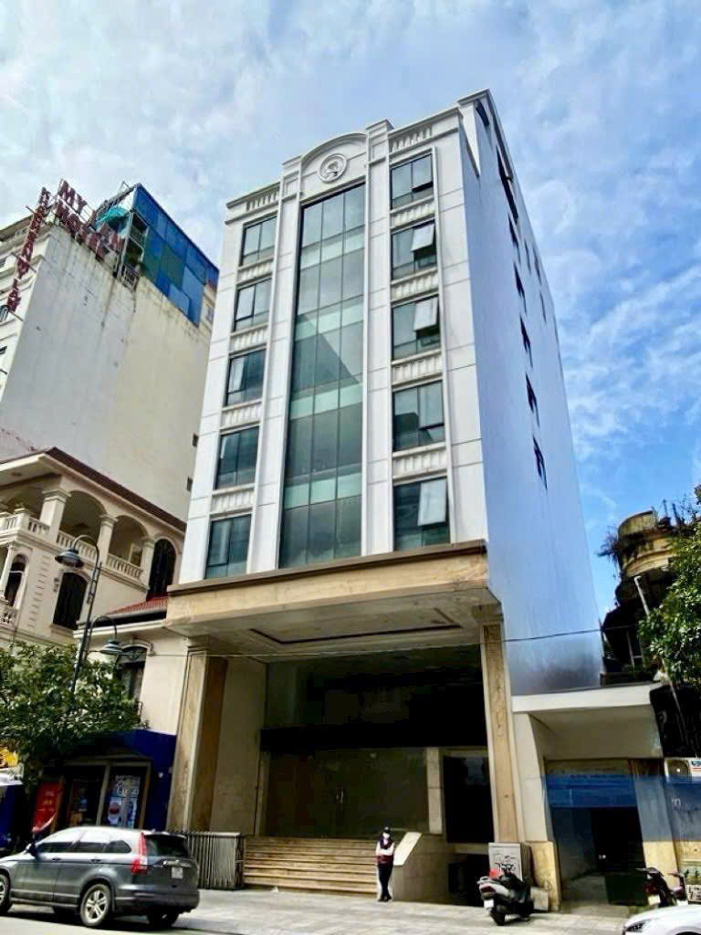 Nhà 8 tầng Cầu Giấy dòng tiền 2 tỷ/năm, giá hời Hà Nội