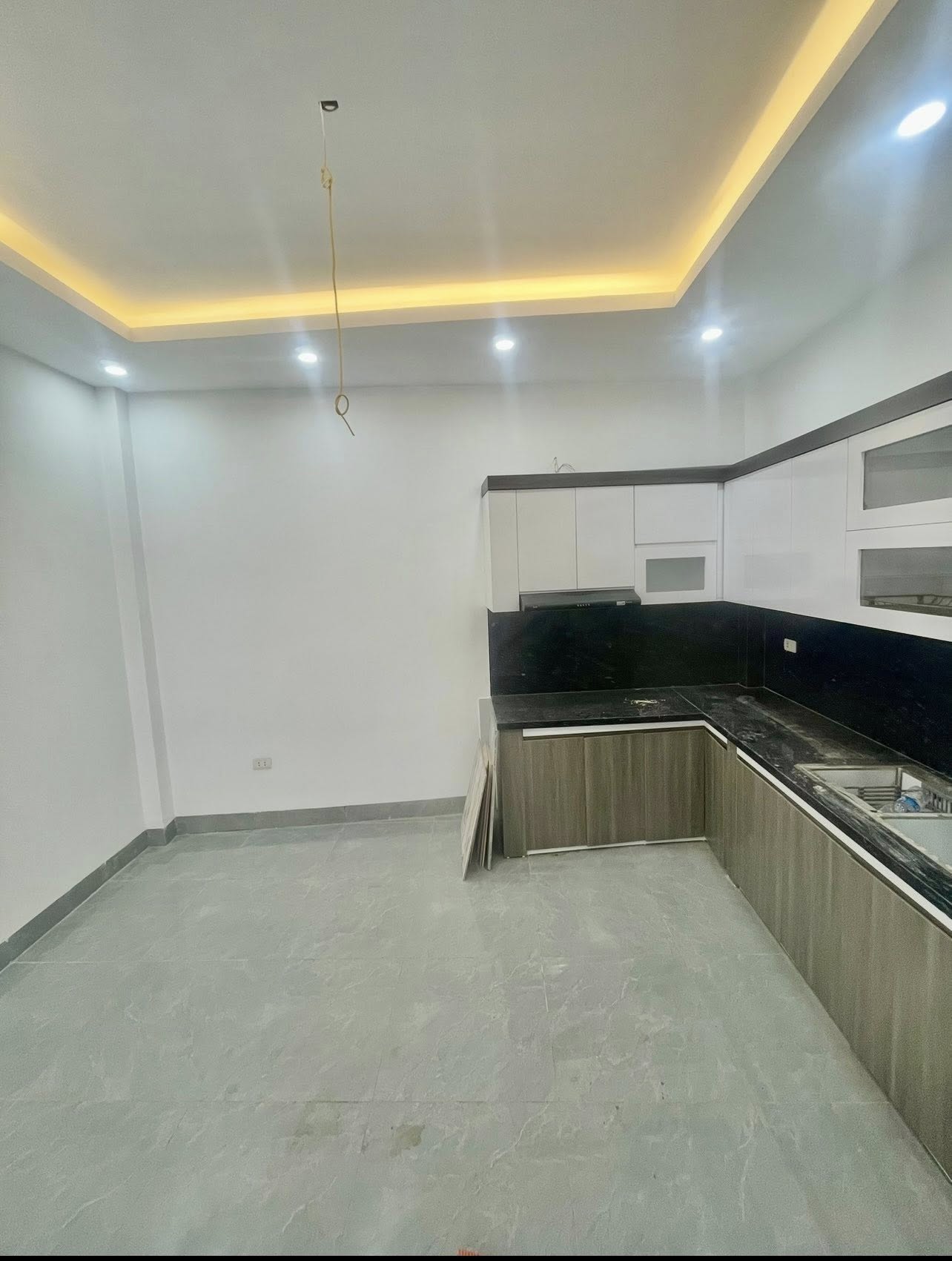 Nhà Sài Đồng gần hồ, thiết kế đẹp, 5 phòng, nội thất đầy đủ, chỉ 8,5 tỷ