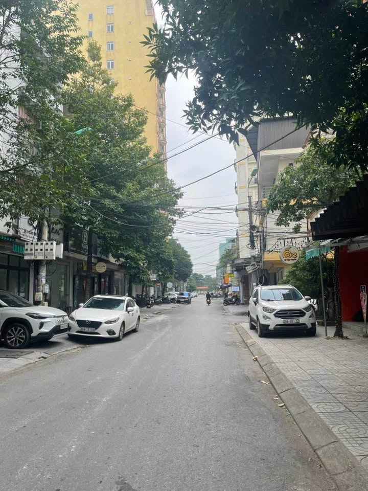 Chào mừng quý vị đến với cơ hội sở hữu một kiệt tác bất động sản ngay tại phố cổ Ngô Quyền, phường Hạc Thành